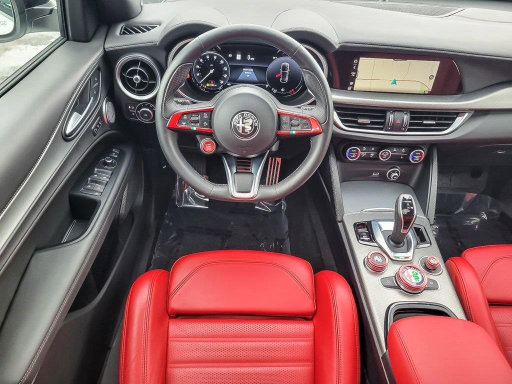 Used 2024 Alfa Romeo Stelvio Veloce image 12