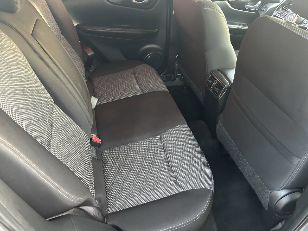 Used 2017 Nissan Rogue Sport SV w/ SV Premium Package image 5