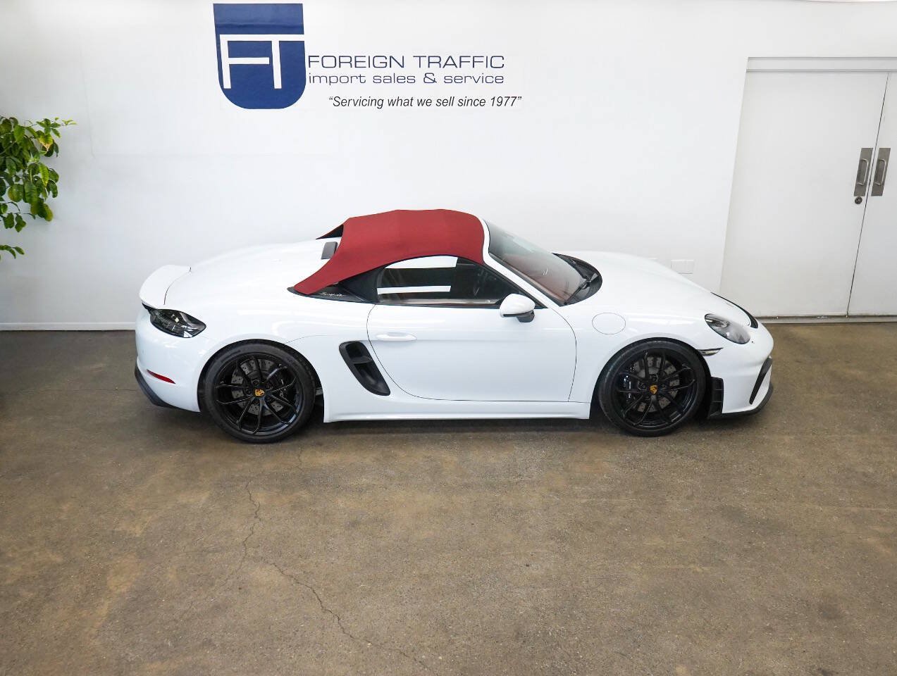 Used 2020 Porsche 718 Boxster Spyder RWD image 35