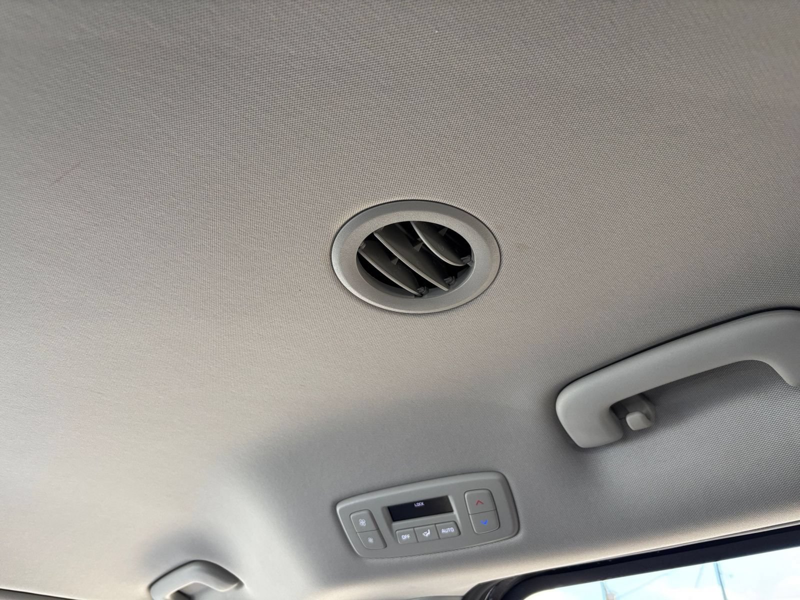 Used 2026 Kia Carnival FWD image 19