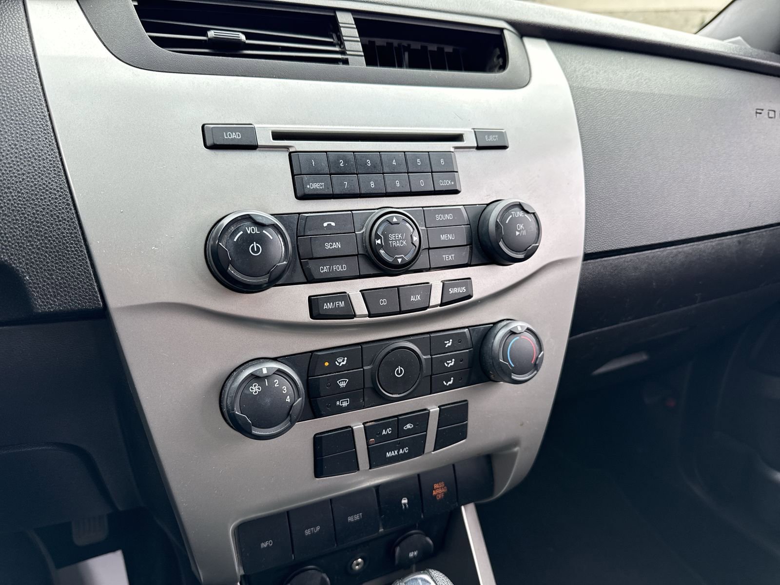 Used 2011 Ford Focus SE image 28