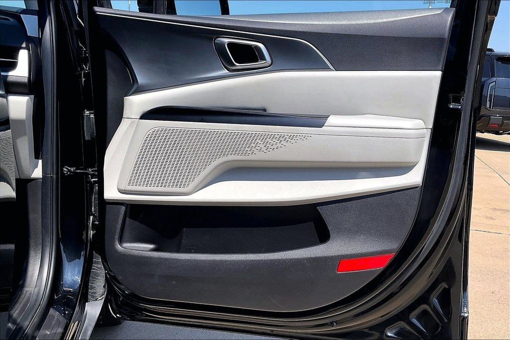 Used 2024 Kia Carnival LX FWD image 22