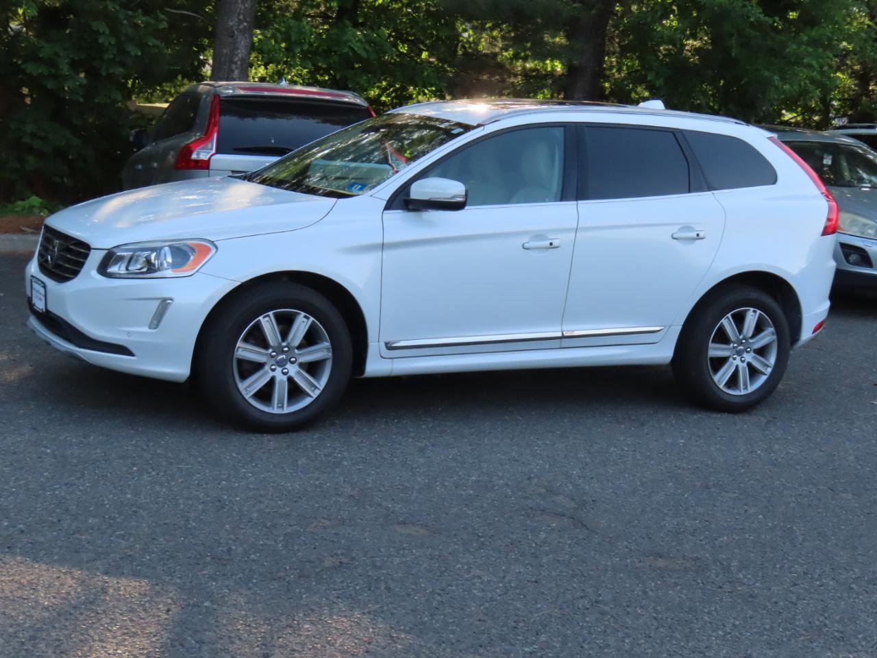 Used 2016 Volvo XC60 T6 AWD/4WD image 2