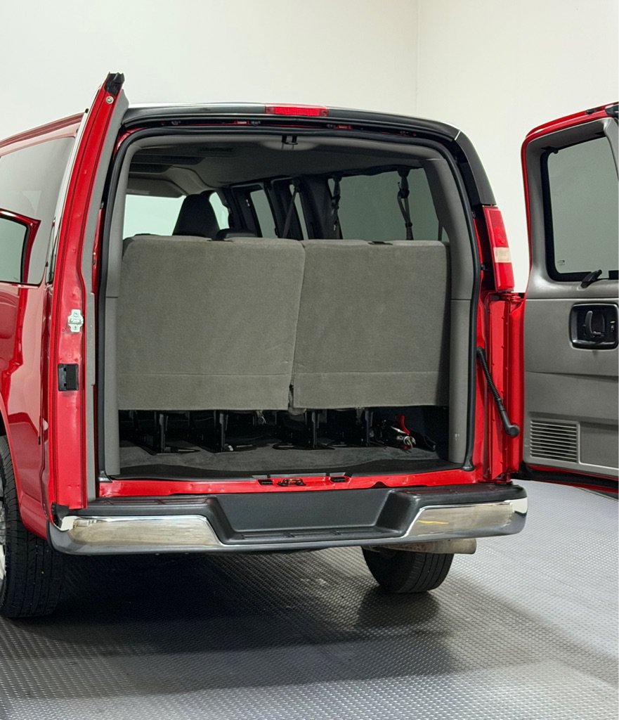 Used 2017 Chevrolet Express 3500 LT w/ LT Preferred Equipment Group RWD image 12