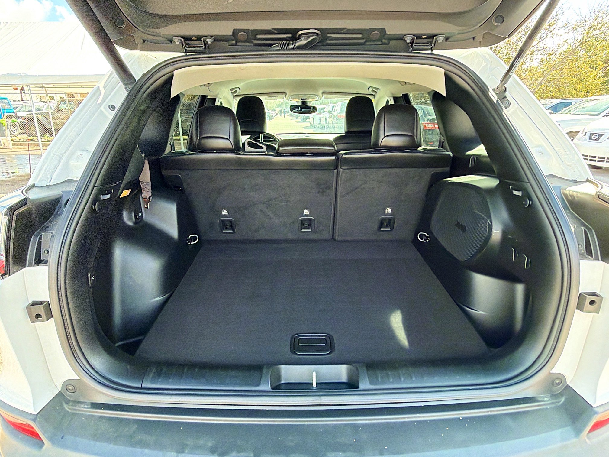 Used 2020 Jeep Cherokee Limited image 12