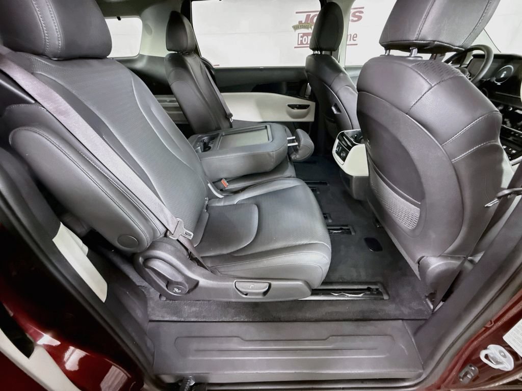 Used 2024 Kia Carnival SX Prestige FWD image 34
