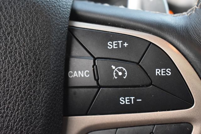 Used 2014 Jeep Grand Cherokee Overland image 32