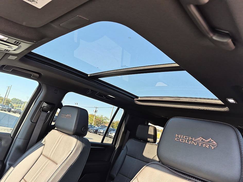 New 2026 Chevrolet Suburban High Country AWD/4WD image 28