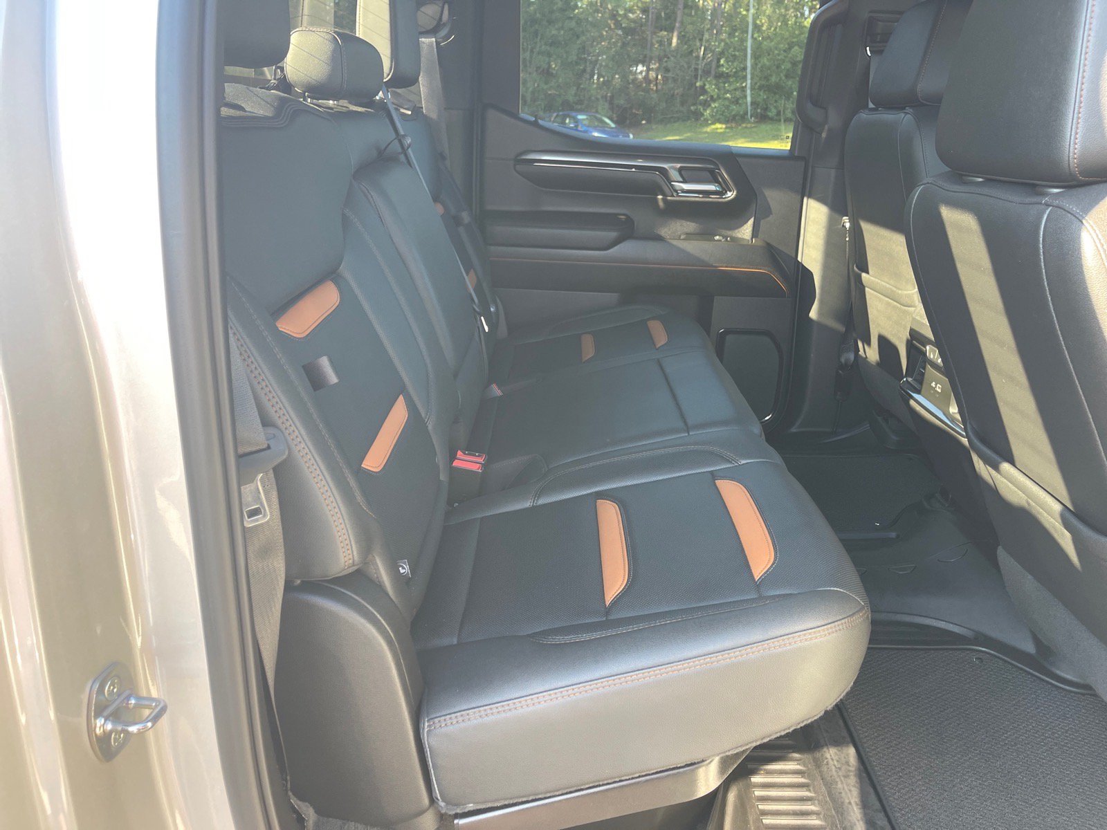 Used 2022 GMC Sierra 1500 AT4 w/ Technology Package AWD/4WD image 18