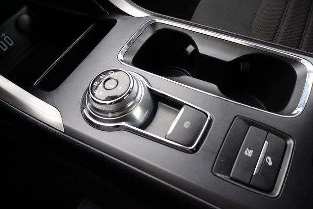 Used 2020 Ford Fusion SE image 12