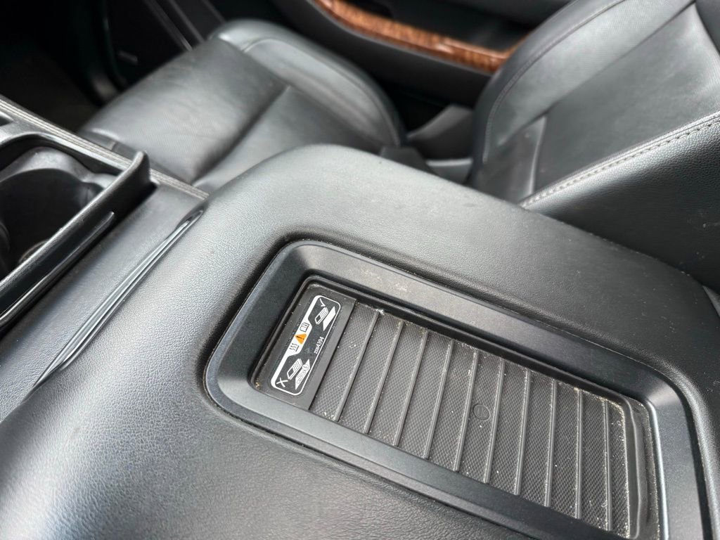 Used 2018 Chevrolet Suburban Premier image 22