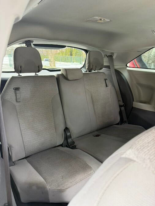 Used 2021 Toyota Sienna LE image 23
