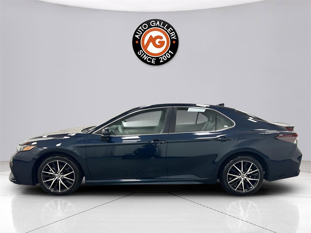 Used 2021 Toyota Camry SE image 4