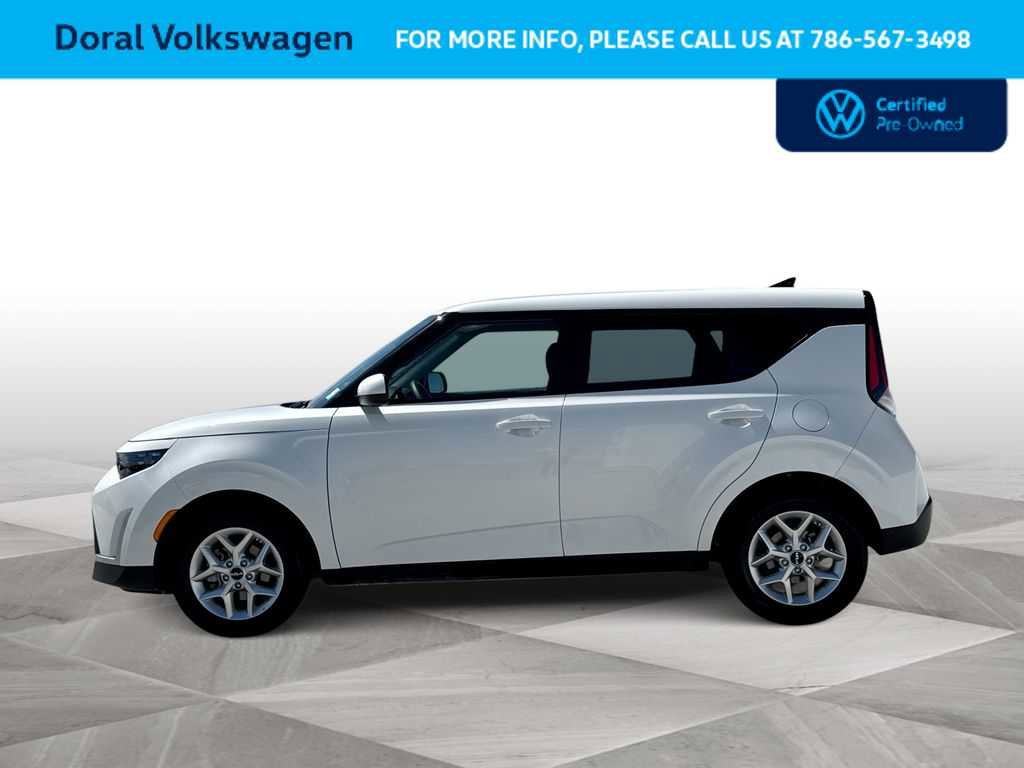 Used 2025 Kia Soul LX FWD image 5