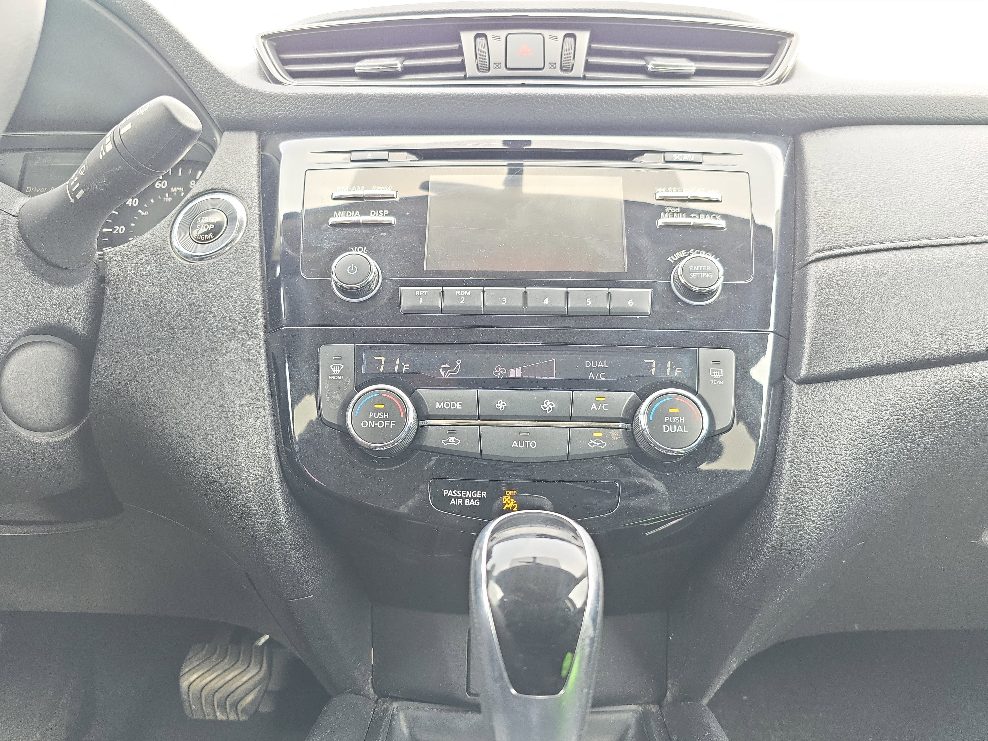 Used 2017 Nissan Rogue SV w/ Midnight Edition image 17