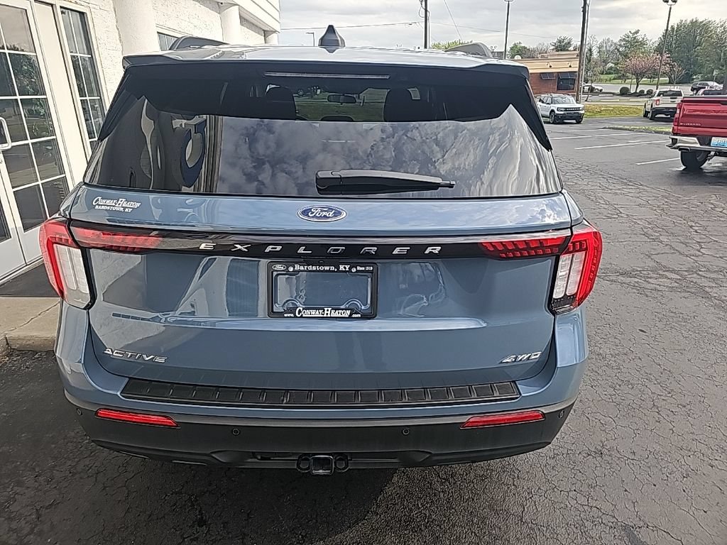Used 2025 Ford Explorer Active AWD/4WD image 5
