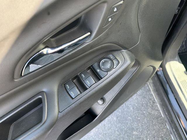 Used 2023 Chevrolet Equinox LT image 38