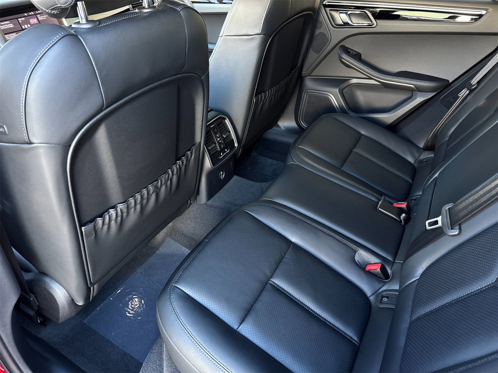 New 2026 Porsche Macan image 14