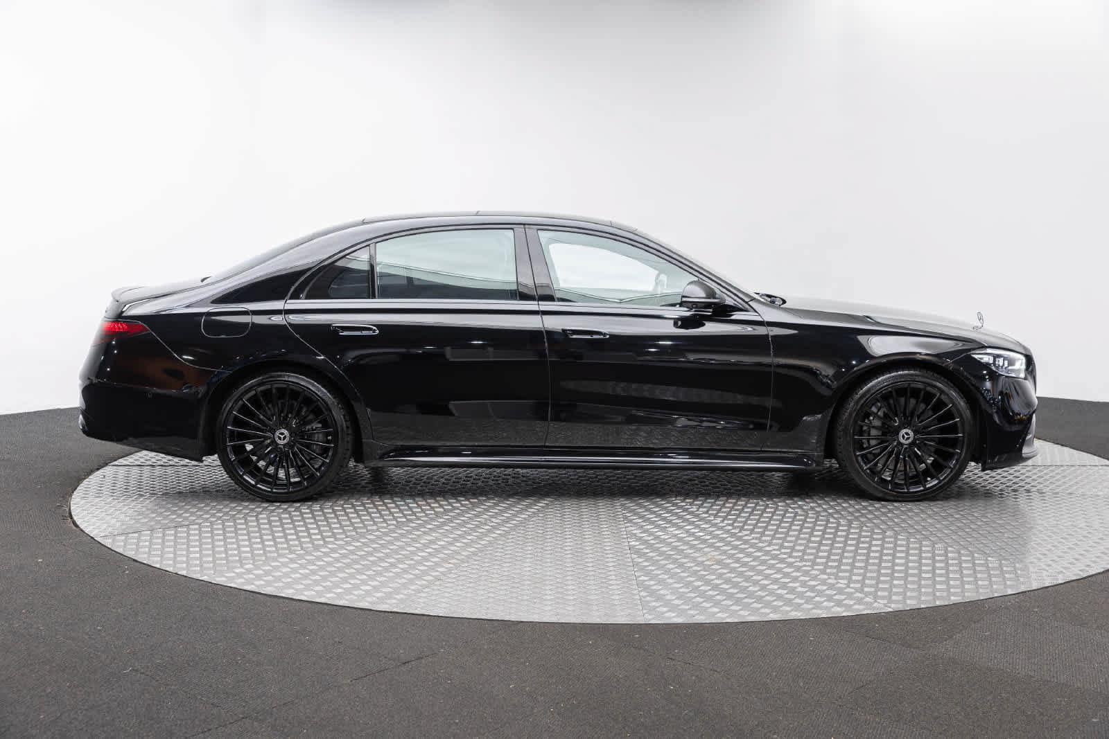 Used 2023 Mercedes-Benz S 500 4MATIC w/ AMG Line image 50