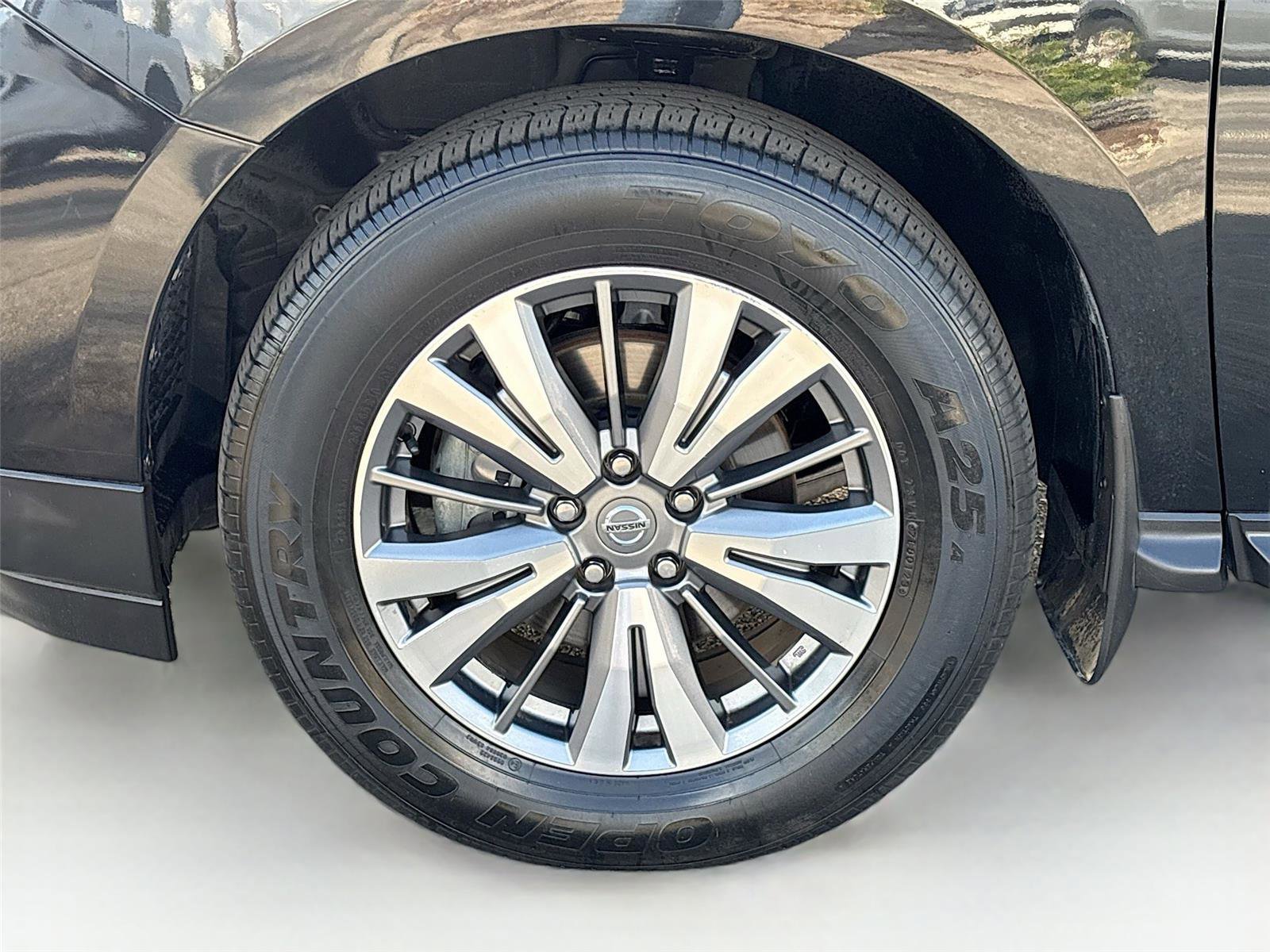 Used 2020 Nissan Pathfinder SV image 31