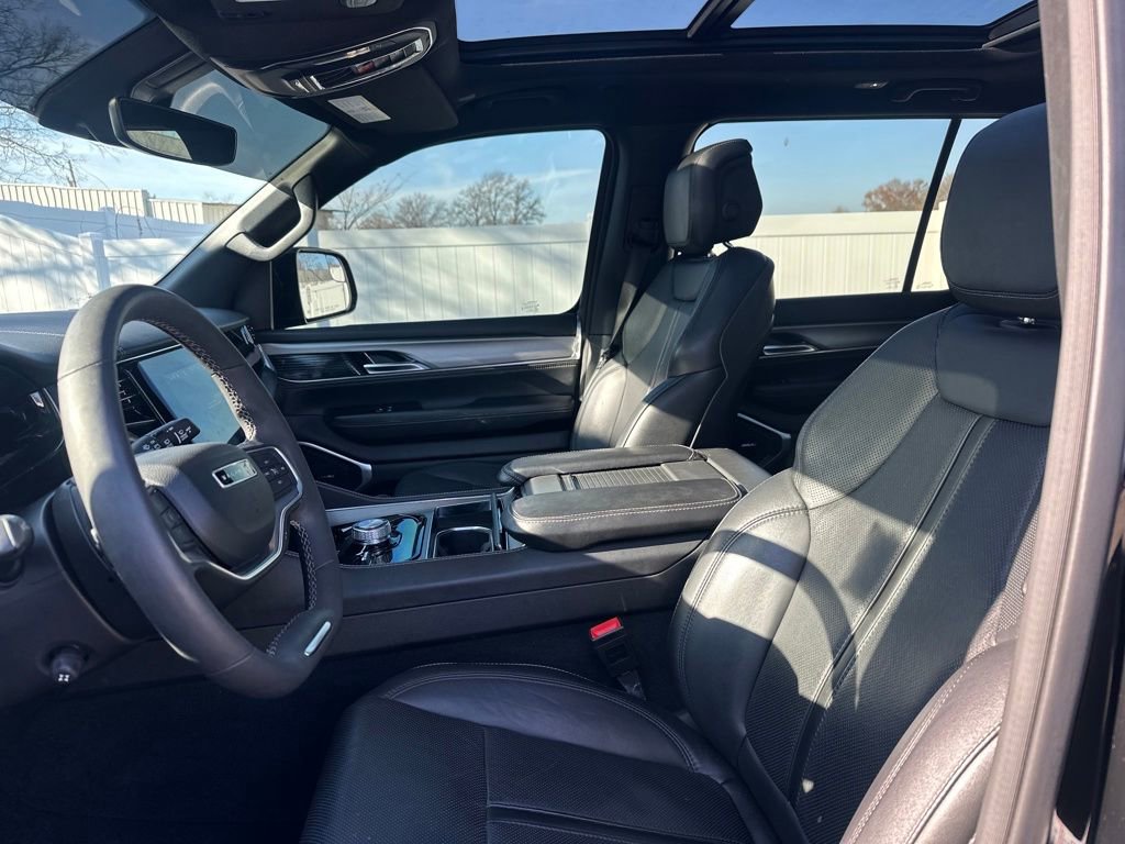 Used 2023 Jeep Wagoneer Series II image 9