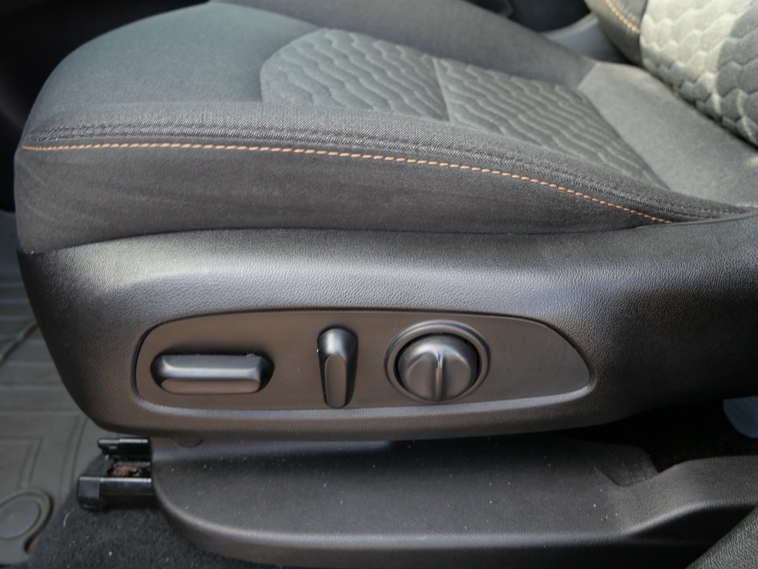 Used 2019 Chevrolet Equinox LT AWD/4WD image 24