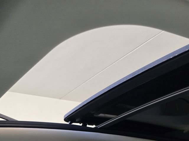 Used 2025 Genesis GV70 2.5T w/ Select Package image 20