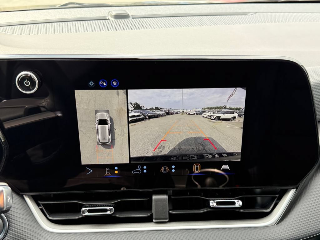 New 2027 Chevrolet Equinox LT w/ Convenience Package II FWD image 16