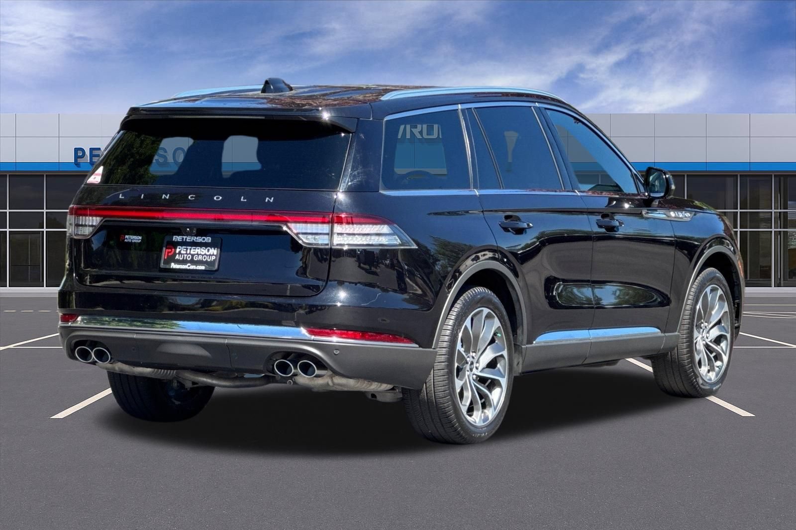 Used 2025 Lincoln Aviator Reserve AWD/4WD image 4
