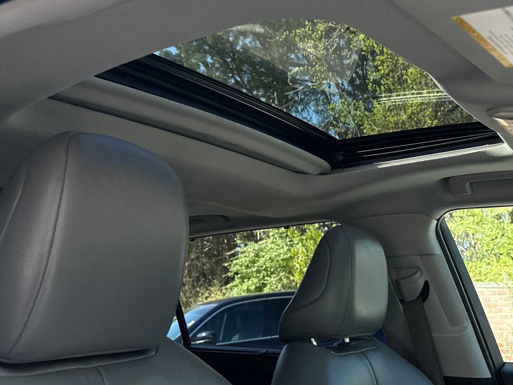 Used 2022 Toyota Highlander XLE image 11