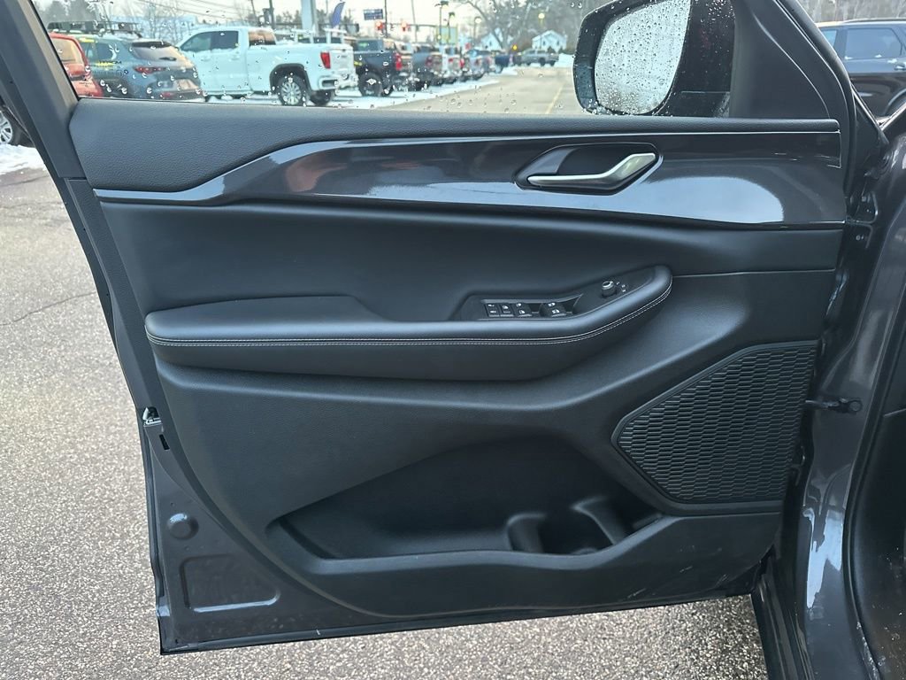 Used 2023 Jeep Grand Cherokee L Altitude image 12