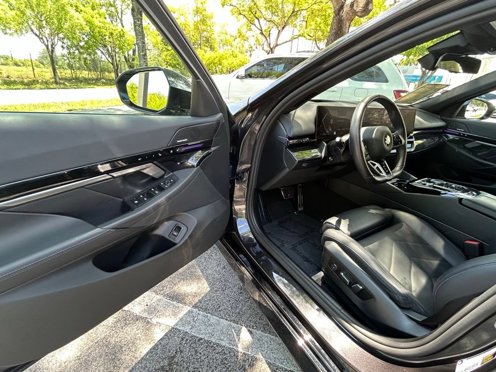 Used 2025 BMW 530i RWD image 15