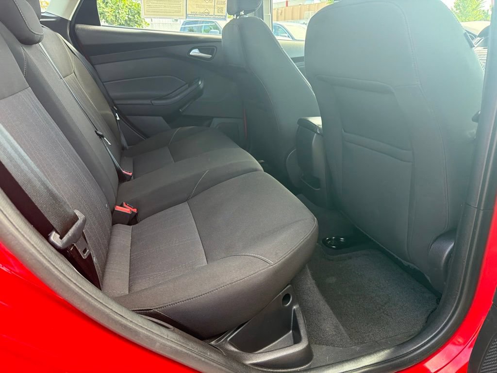 Used 2015 Ford Focus SE FWD image 12