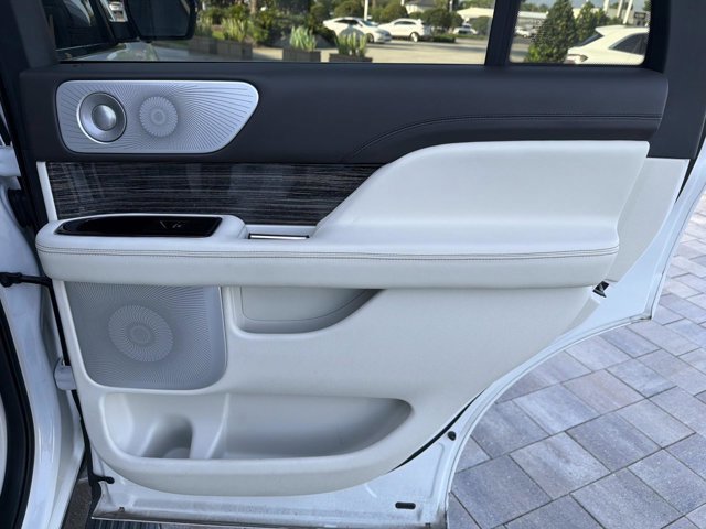 Used 2020 Lincoln Navigator Black Label w/ Cargo Convenience Package AWD/4WD image 22