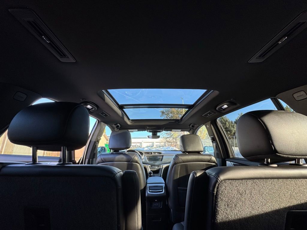 Used 2024 Cadillac XT6 Sport w/ LPO, ONYX Package image 33