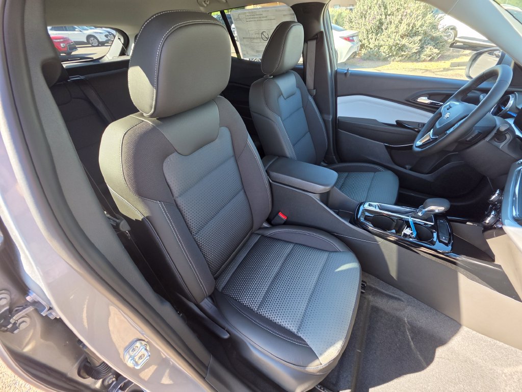 New 2026 Chevrolet Trax LT w/ Driver Confidence Package FWD image 12