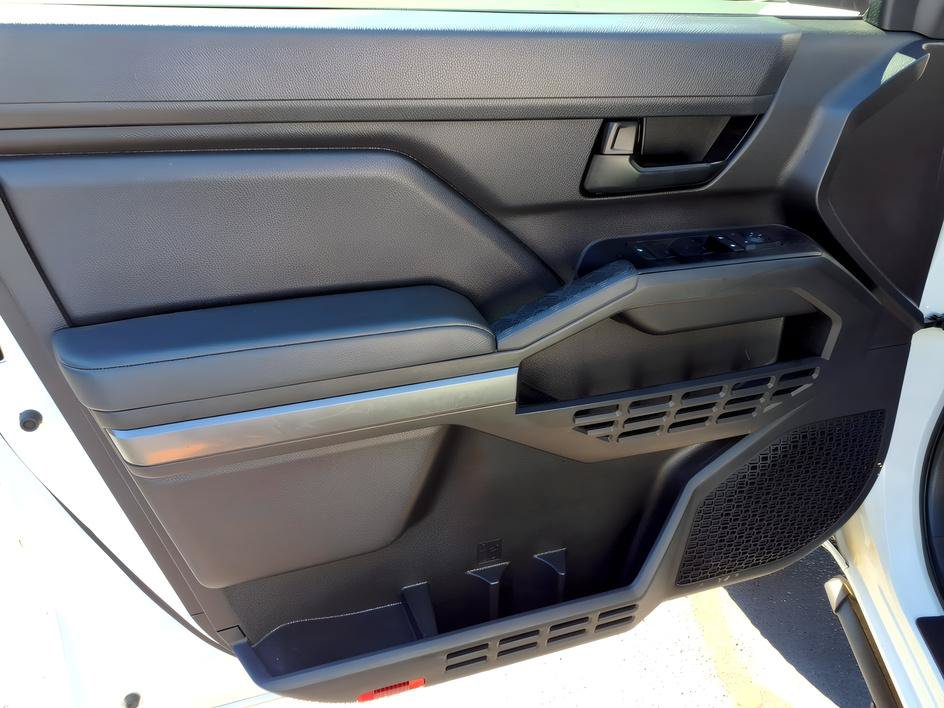 Certified 2025 Toyota Tacoma SR5 AWD/4WD image 15