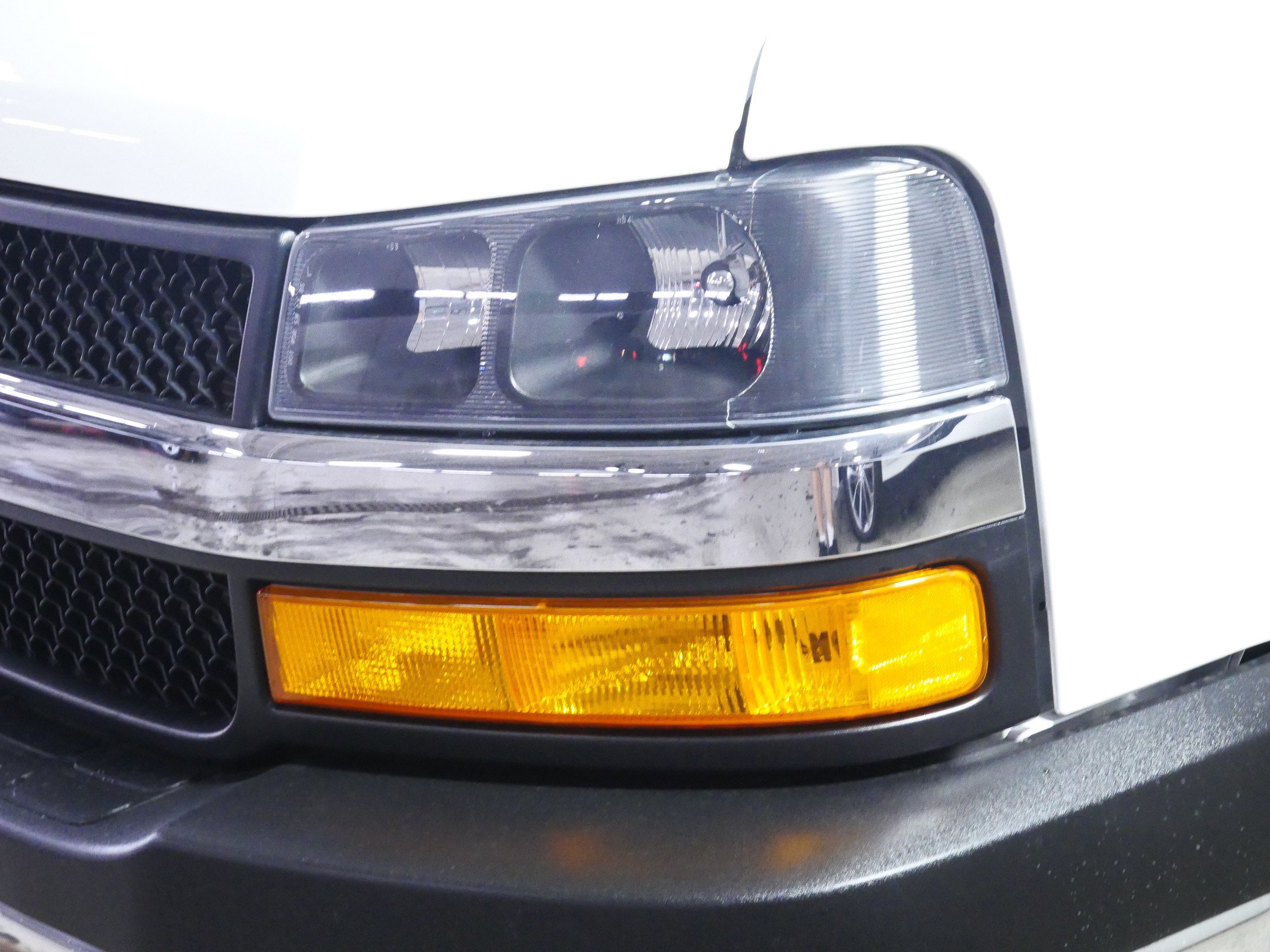 Used 2025 Chevrolet Express 2500 w/ Driver Convenience Package RWD image 16