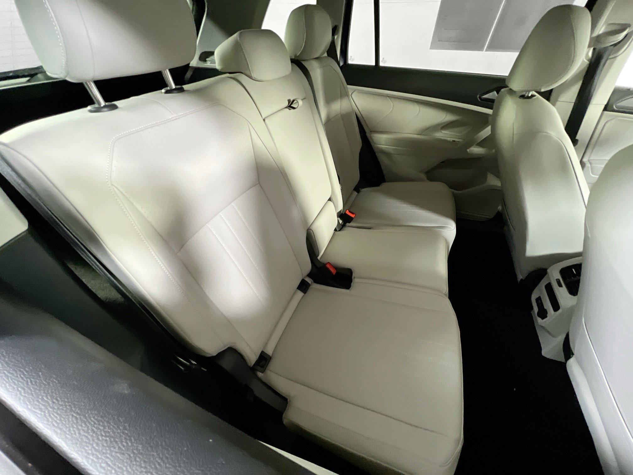 Used 2022 Volkswagen Tiguan SE AWD/4WD image 25