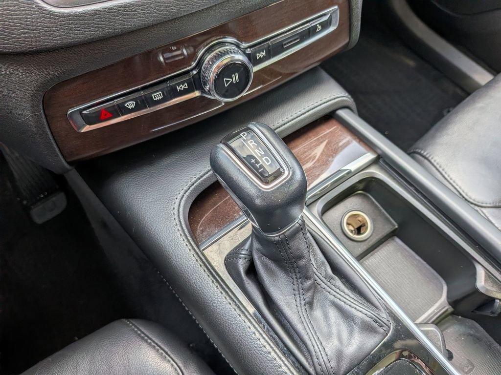 Used 2019 Volvo XC90 T5 Momentum w/ Protection Package Premier image 24
