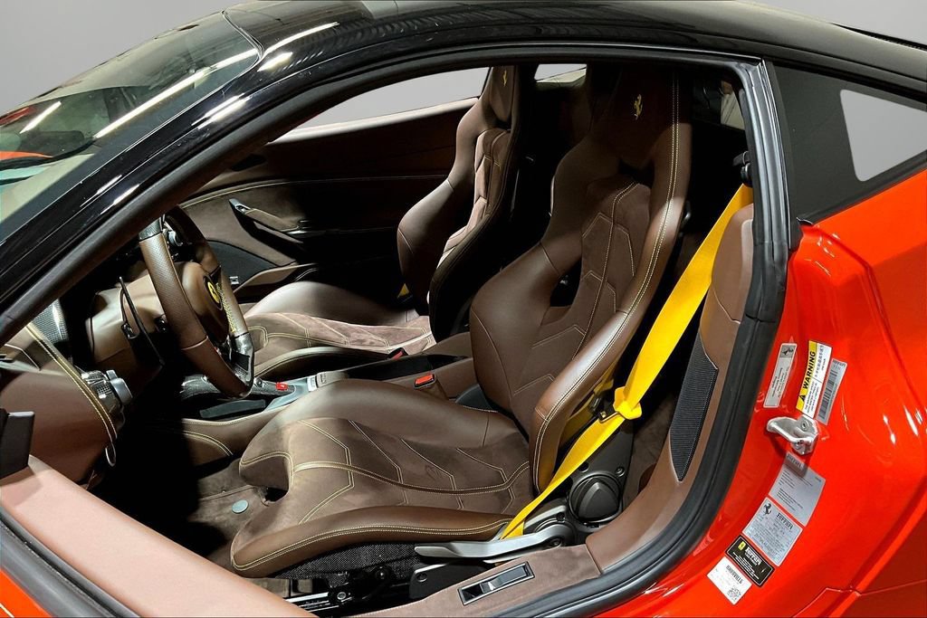 Used 2018 Ferrari 488 GTB RWD image 19