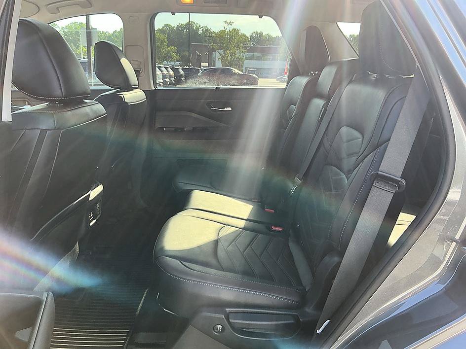 Certified 2025 Nissan Pathfinder Platinum w/ Cargo Package FWD image 24