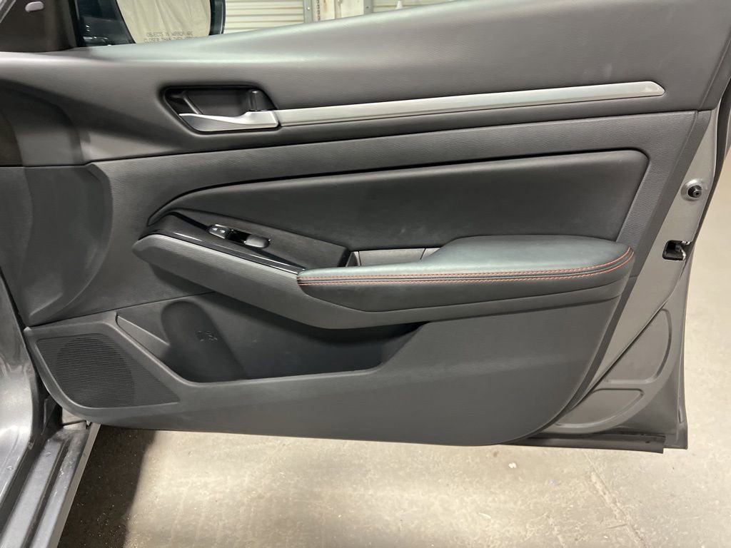 Used 2025 Nissan Altima 2.5 SR image 10