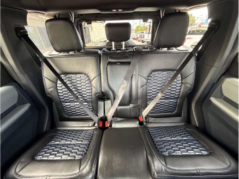 Used 2023 Ford Bronco Badlands image 9