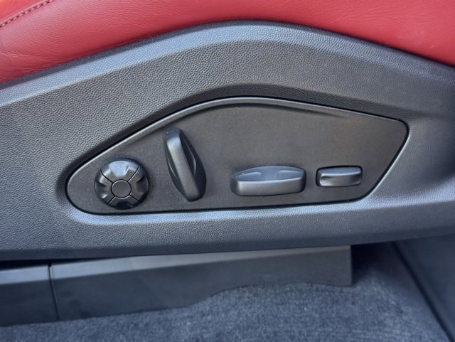 Certified 2025 Porsche Macan Electric image 16