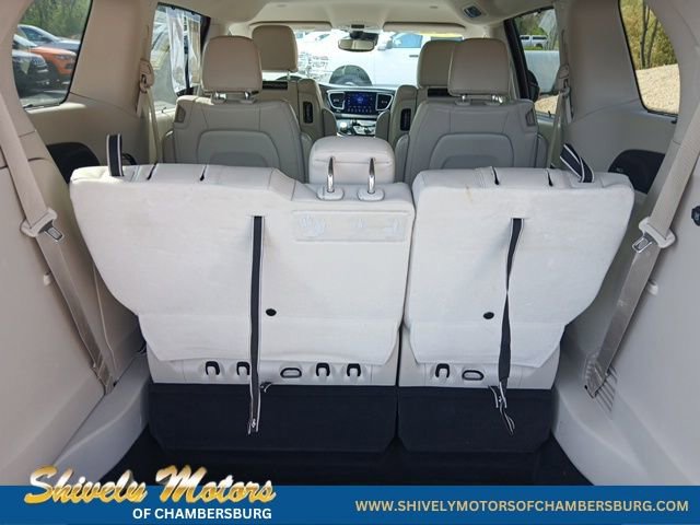 Used 2017 Chrysler Pacifica Touring-L Plus w/ Advanced Safetytec Group image 9