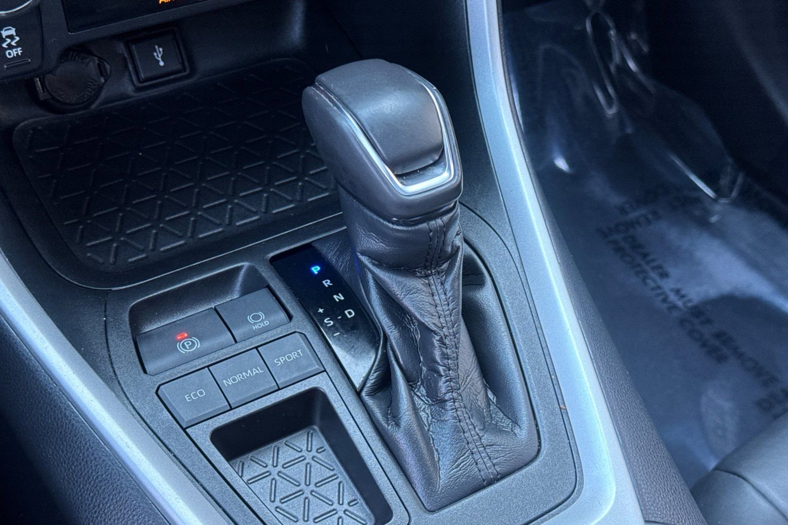 Used 2021 Toyota RAV4 XLE Premium w/ Carpet Mat Package (TMS) image 32