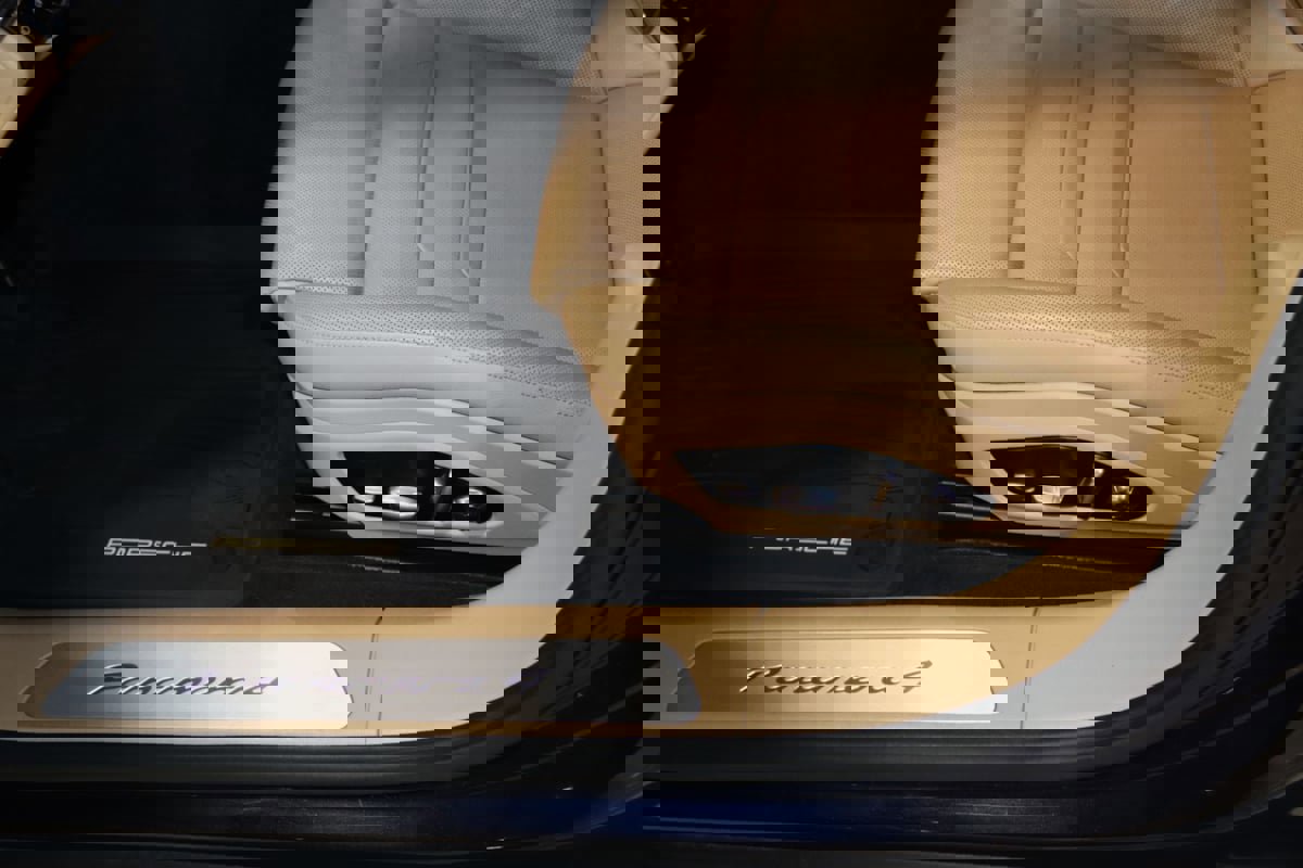 Used 2018 Porsche Panamera 4 image 47