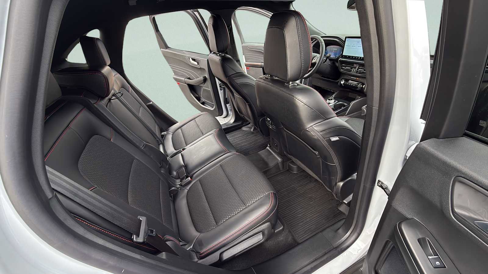 Used 2025 Ford Escape ST-Line Elite w/ Class II Trailer Tow Package image 35