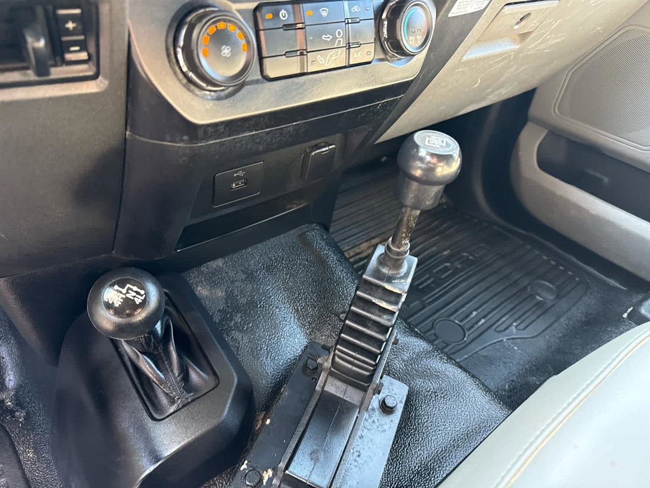 Used 2019 Ford F550 4x4 Regular Cab Super Duty image 16